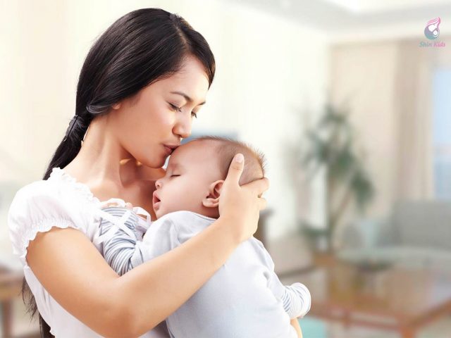Theo Điều 38 của Luật Bảo hiểm xã hội 2014, khi sinh con, lao động nữ sẽ được nhận trợ cấp một lần cho mỗi con bằng 02 lần mức lương cơ sở tại tháng lao động nữ sinh con.