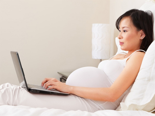 Tại Điều 34 Luật BHXH 2014 quy định về thời gian hưởng chế độ khi sinh con như sau:  - Lao động nữ sinh con được nghỉ việc hưởng chế độ thai sản trước và sau khi sinh con là 06 tháng. 